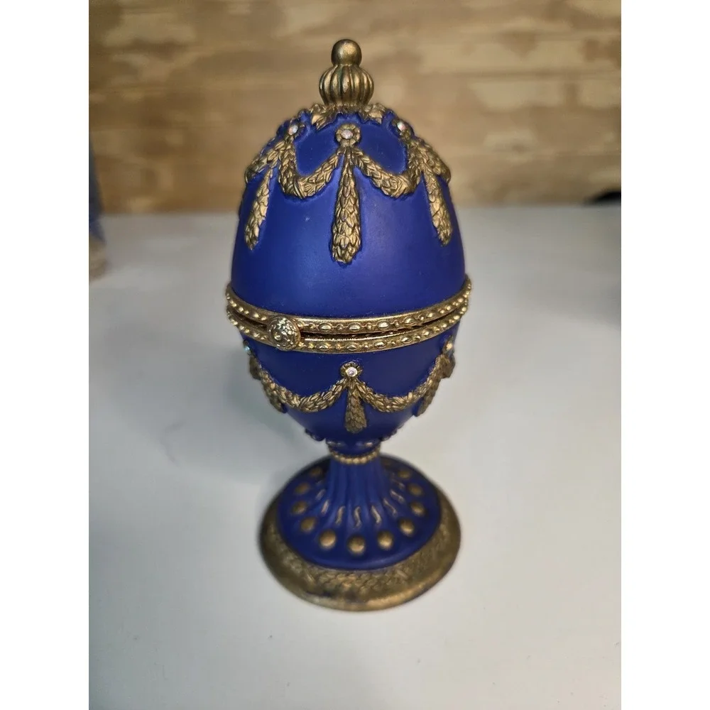 Vintage Hinged‎ Lid Blue Pedestal Egg Shaped Jewelry/Trinket Box Musical